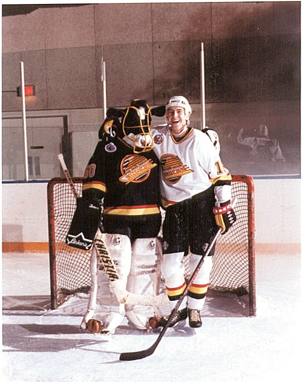 Peter nedved and me.. happy times 1993.. oh by the way check out the matress pads..(hated those really light but crap....... note the hoves at the bottom of my skates......