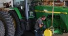 Farmer Lobbying Group Sells Out Farmers, Helps Enshrine John Deere's Tractor Repair Monopoly
