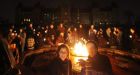 Canadians douse lights to usher in Earth Hour 2009