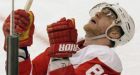 Wings overpower young Blackhawks in Game 4