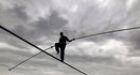 Nik Wallenda completes Niagara Falls wire walk